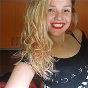 Diplomata di scienze umane e studentessa in psicologia che da lezioni da studenti delle elementari fino alle superiori